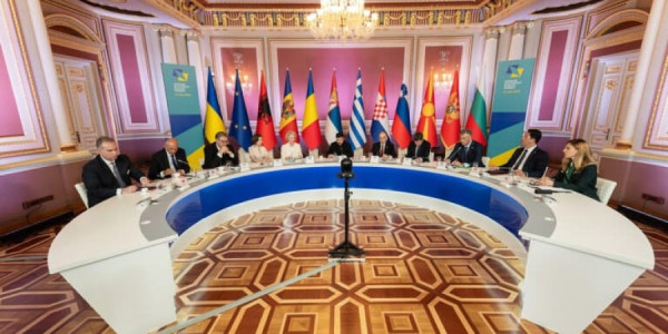 Vuçiç Ukrayna sammitinin yekun bəyannaməsini imzalamayıb