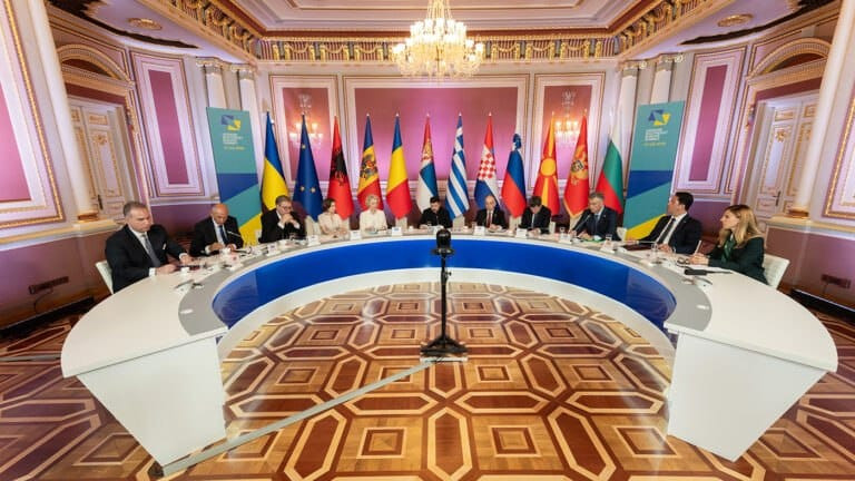 Vuçiç Ukrayna sammitinin yekun bəyannaməsini imzalamayıb