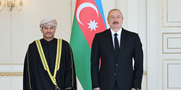 Prezident İlham Əliyev Omanın Azərbaycanda yeni təyin olunmuş səfirinin etimadnaməsini qəbul edib