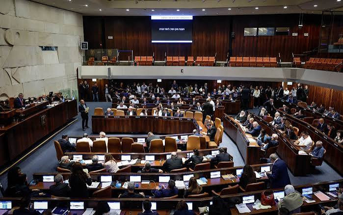 İsrail parlamenti özünü buraxıb