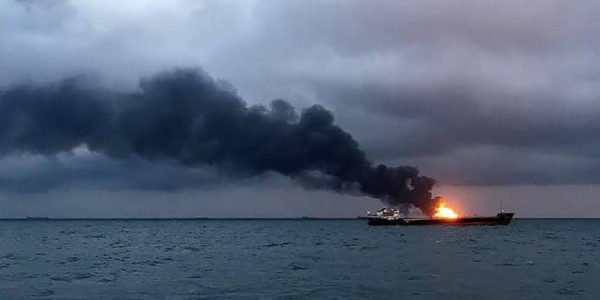 Nikolayev limanında Ukrayna üçün yük daşıyan 4 gəmi vuruldu