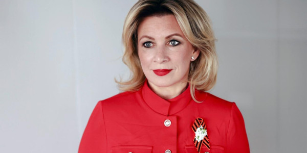 Zaxarova Almaniya səfirinin əlini niyə sıxmadığını açıqlayıb
