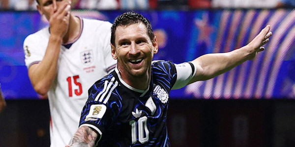 Ağ Ev Argentina futbolçularının Folklend adaları ilə bağlı etirazını müdafiə edib