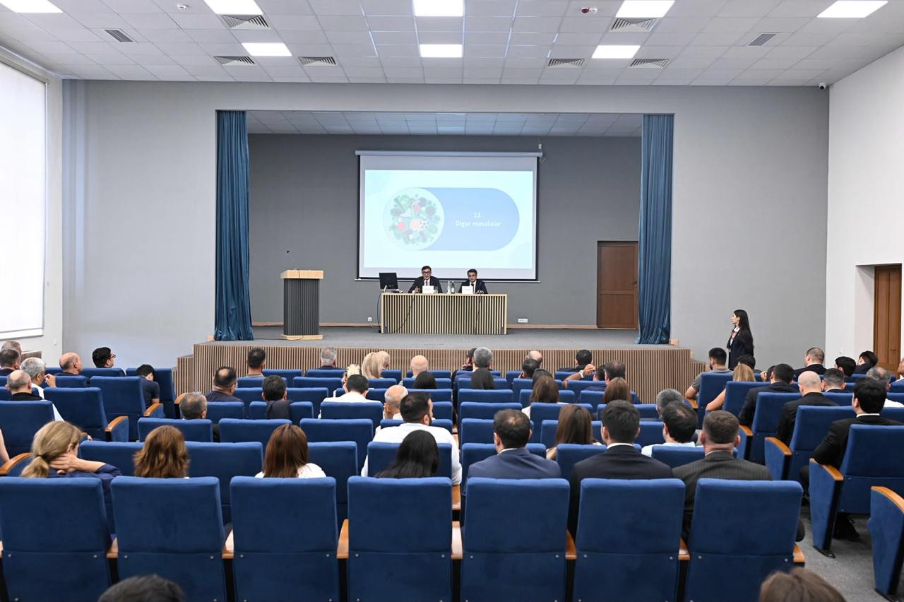 Fərid Qayıbov idman federasiyalarının nümayəndələri ilə görüşüb