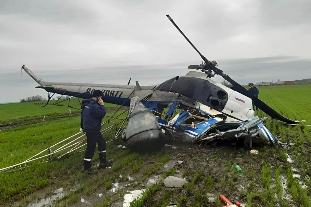 Kənd təsərrüfatı helikopteri yerə çırpıldı, pilot həyatını itirdi