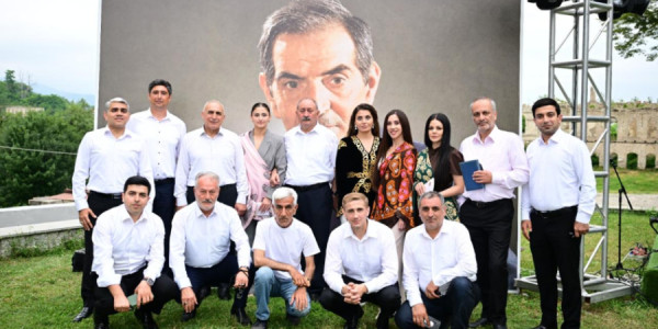 Şuşada “Heydərbabaya salam” kompozisiyası nümayiş olunub