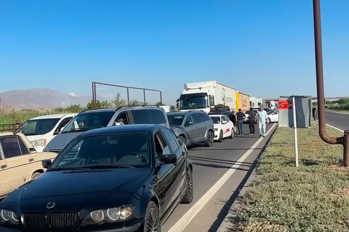 Ermənistanda fermerlər İrəvan-Yerasx yolunu bağlayıblar