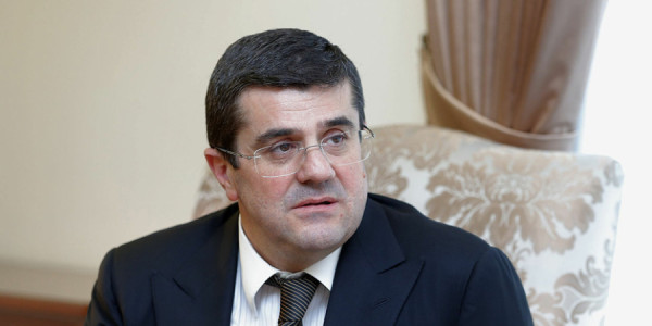 Ermənistan baş nazirinin aparat rəhbəri Araik Arutyunyan vəzifəsini tərk edir
