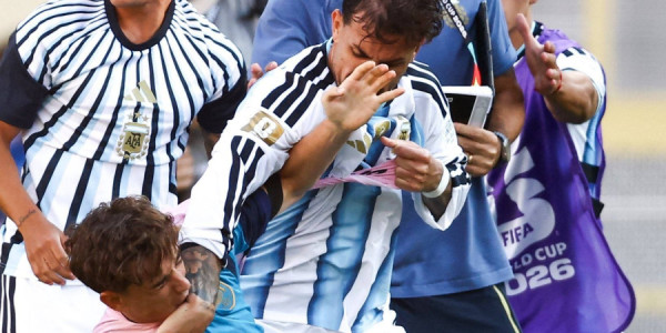 FIFA Argentina millisinin futbolçularının finaldan sonrakı davranışları ilə bağlı araşdırma başladıb