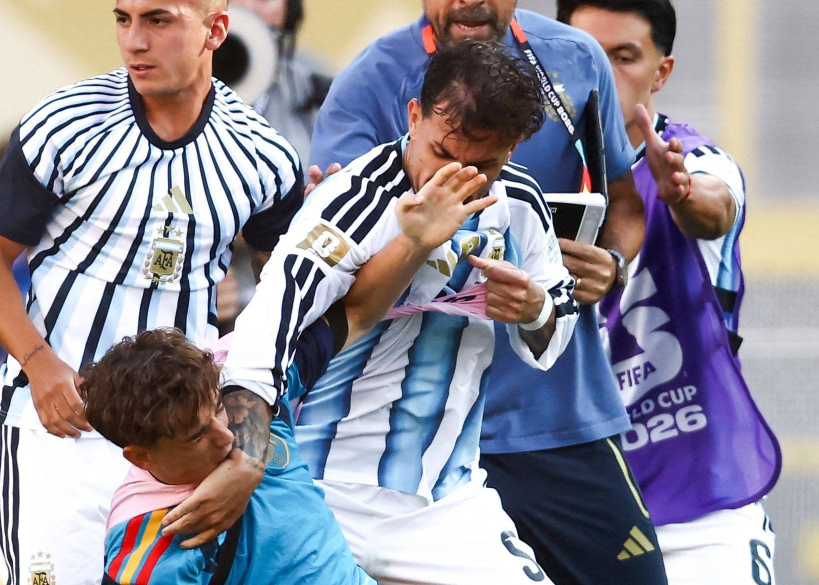 FIFA Argentina millisinin futbolçularının finaldan sonrakı davranışları ilə bağlı araşdırma başladıb