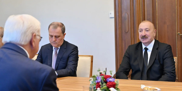 Prezident İlham Əliyev və Federal Kansler Fridrix Merts mətbuat konfransı keçirirlər