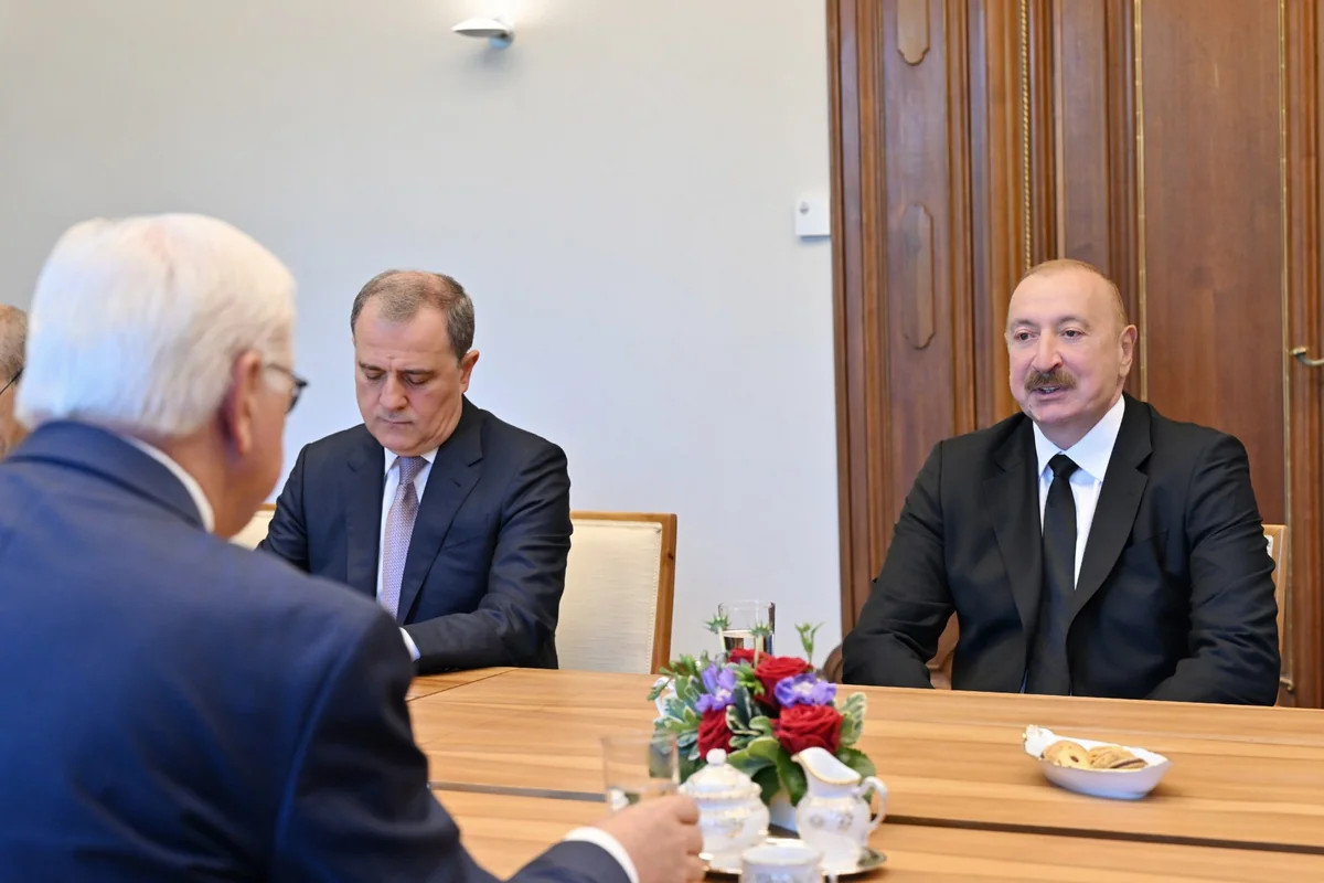 Prezident İlham Əliyev və Federal Kansler Fridrix Merts mətbuat konfransı keçirirlər