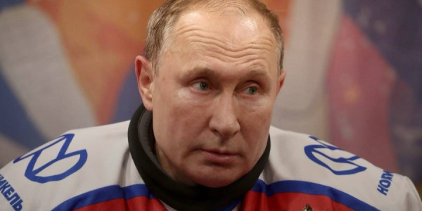 Peskov: Putin hələ də xokkey oynayır