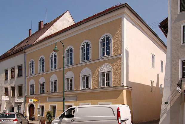 Hitlerin evi polis bölməsinə çevrildi
