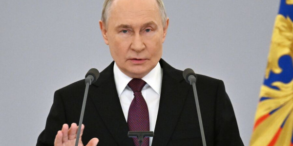 Putin: Rusiyanın yanacaq bazarındakı çətinliklər müvəqqətidir