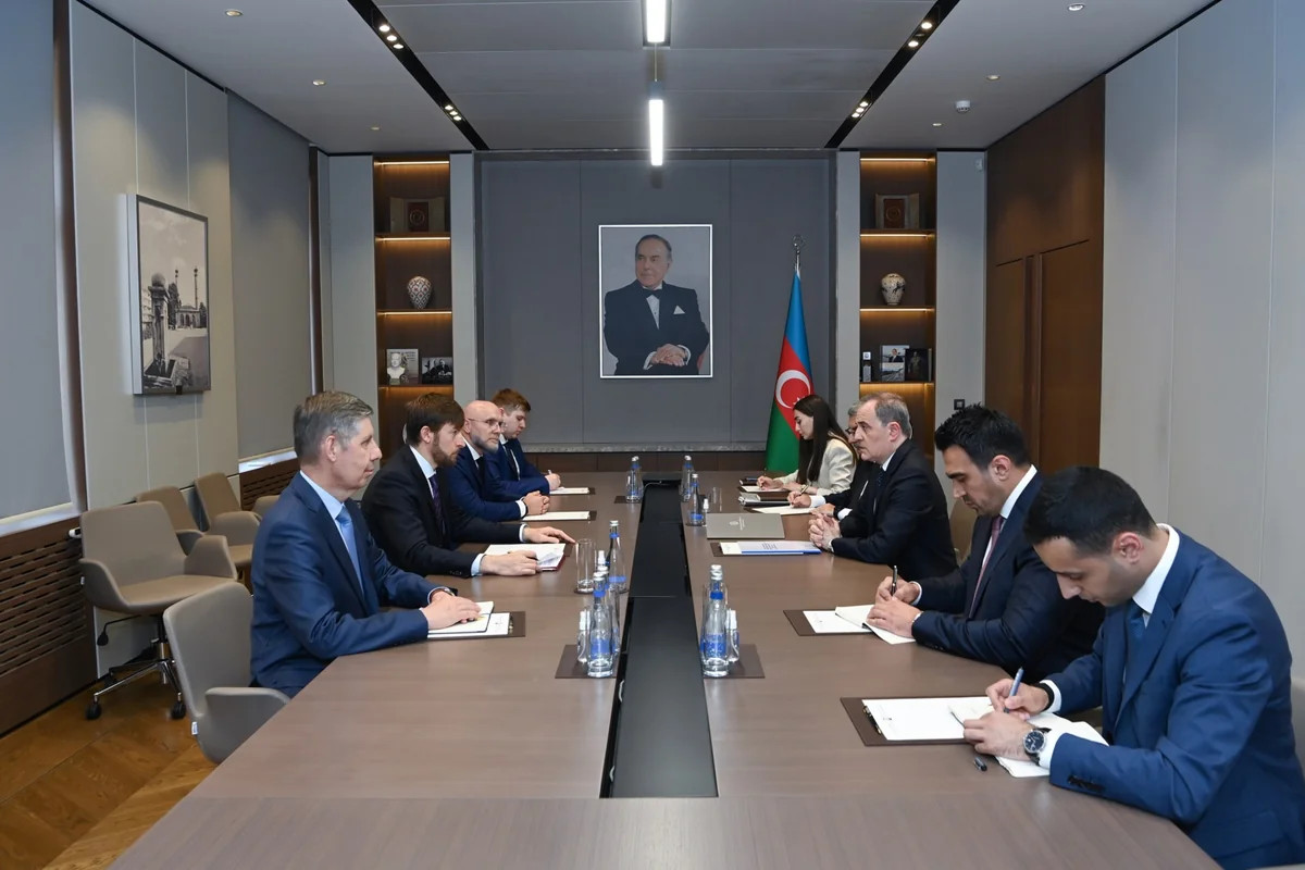 Ceyhun Bayramov Ruslan Edelgeriyev ilə görüşüb