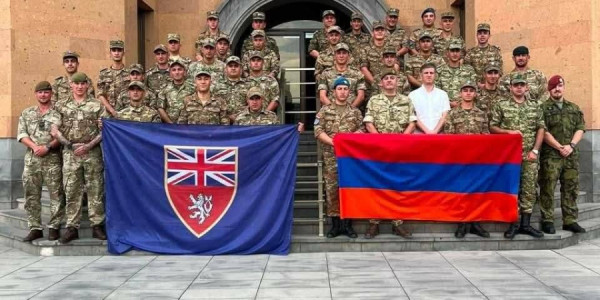 Britaniya Ermənistanda hərbi kadrların hazırlanmasına dəstək verir