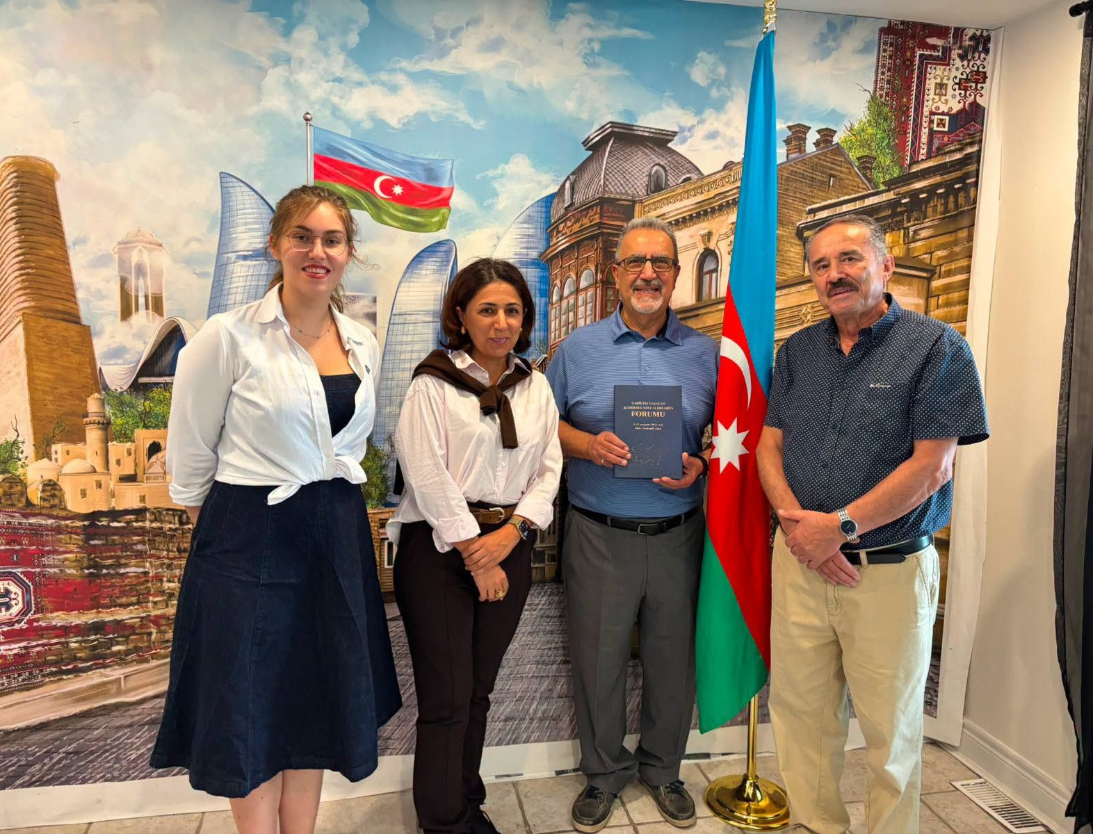 Feridun Həmdullahpur Kanada Azərbaycan Evində olub