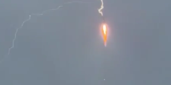 Çin raketinə ildırım da təsir etmədi
