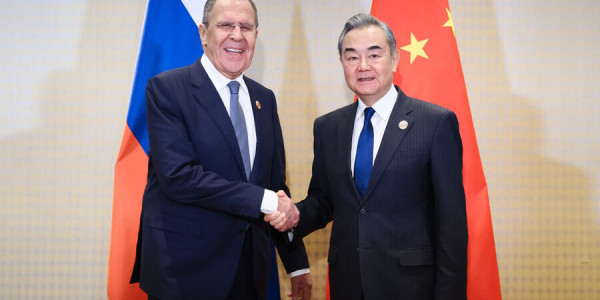 Lavrov və Van İ ABŞ ilə münasibətləri müzakirə ediblər