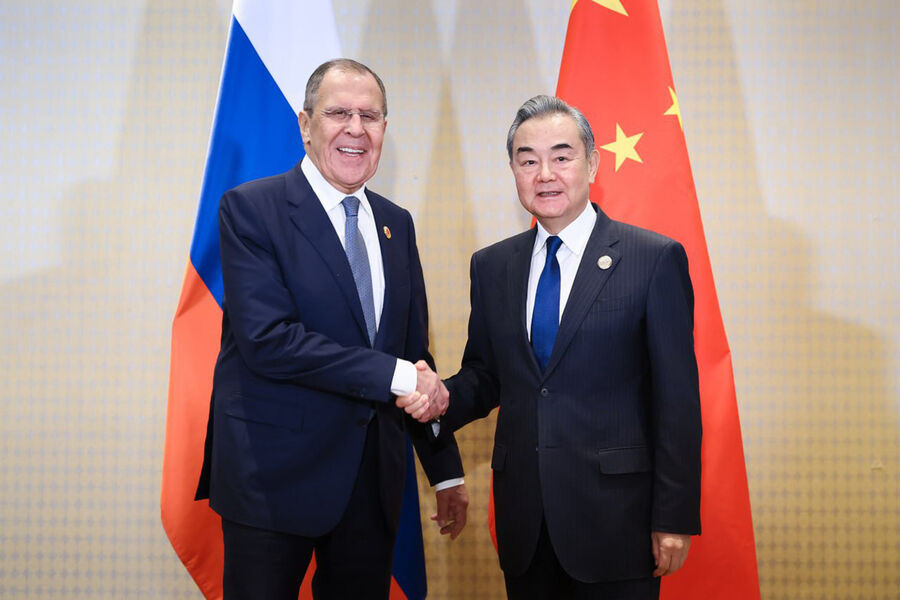 Lavrov və Van İ ABŞ ilə münasibətləri müzakirə ediblər