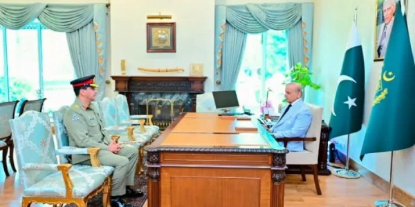 Pakistan ordusunun Baş Qərargah rəisi dördulduzlu general oldu