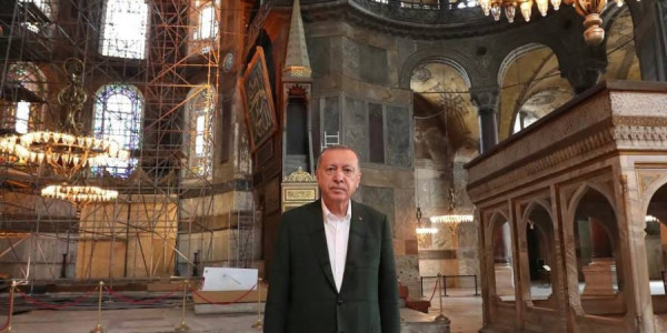 Ərdoğandan Ayasofiya ilə bağlı sərt mesaj: “bədi davam edəcək