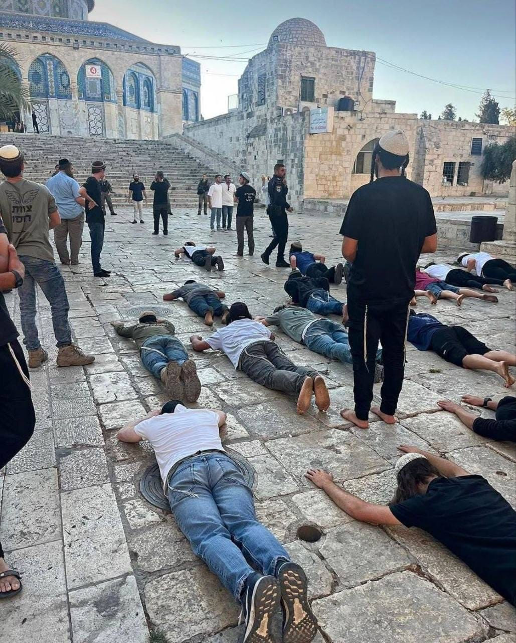 Qüdsdə gərginlik artdı: 1000-dən çox israilli Əl-Əqsaya daxil olub