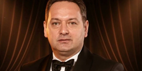 Əməkdar artisti ilan sancdı