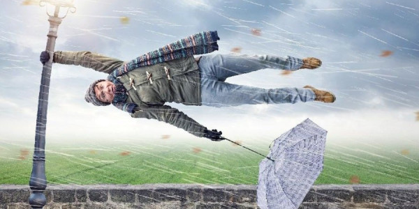 Rusiyada güclü fırtına şəhərdə dağıntılar yaradıb