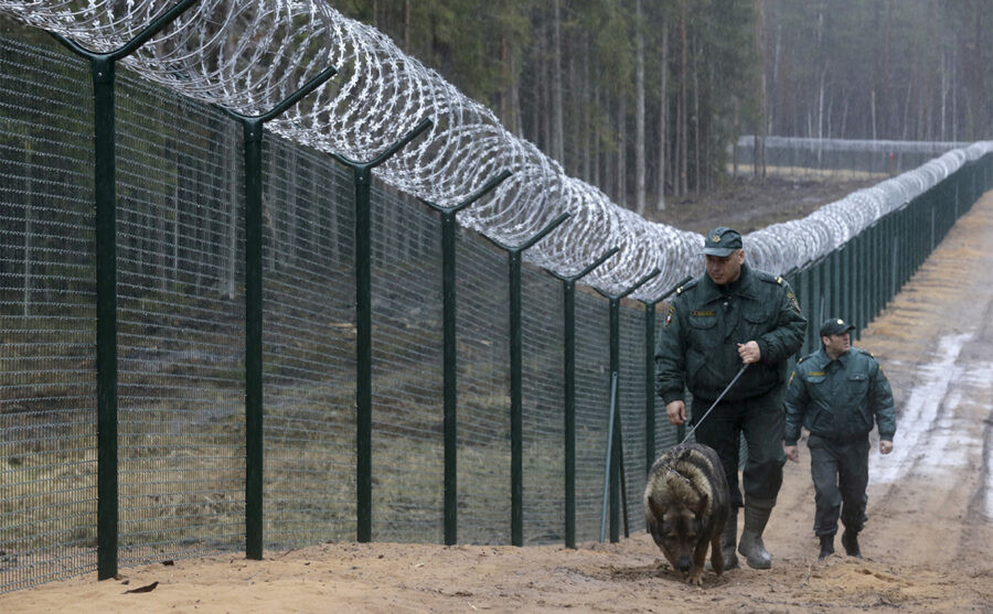 300 nəfərlik növbə: Estoniya-Rusiya sərhədində yeni vəziyyət