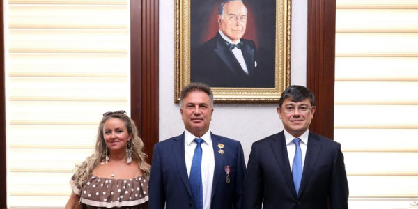 Kanadada yaşayan soydaşımıza medal təqdim edilib