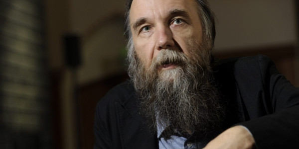 Selfi çəkib gəzmək vaxtı deyil – Dugin Moskva sakinlərini belə hədələdi