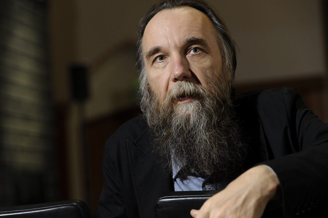 Selfi çəkib gəzmək vaxtı deyil – Dugin Moskva sakinlərini belə hədələdi