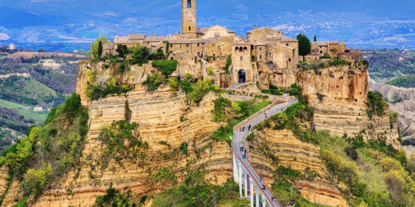 “Ölən şəhər”: Zamanla mübarizə aparan qədim Civita di Bagnoregio