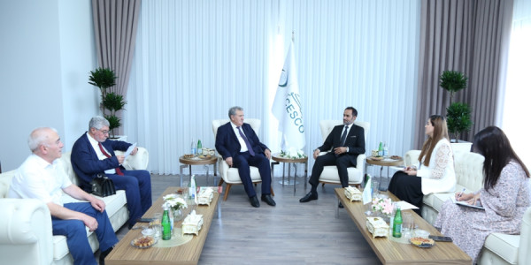 AMEA-nın prezidenti İsa Həbibbəyli ICESCO-nun Bakı ofisinin rəhbəri Abdulhakeem Alsenanla görüşüb