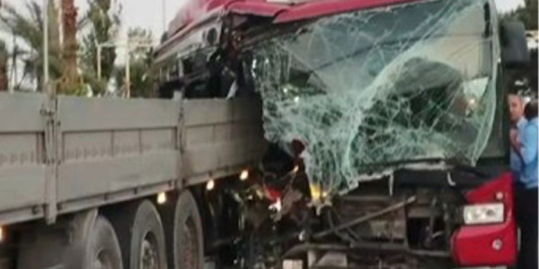 Bakıda marşrut avtobusu qəzaya düşdü