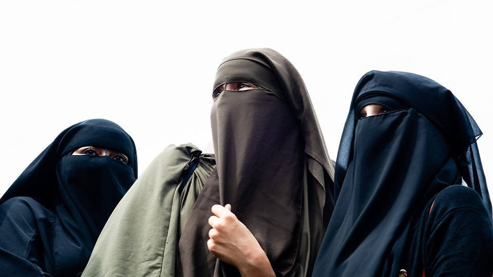 Tacikistanda saqqal və hicabla bağlı qalmaqal: Rəsmi açıqlama yayılıb