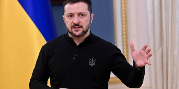 Zelenski Fransaya yanğınlarla mübarizə üçün yardım təklif etdi