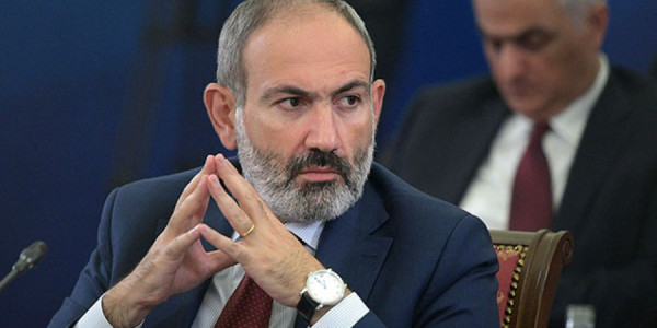 Ermənistan “iki od arasında” qalıb: