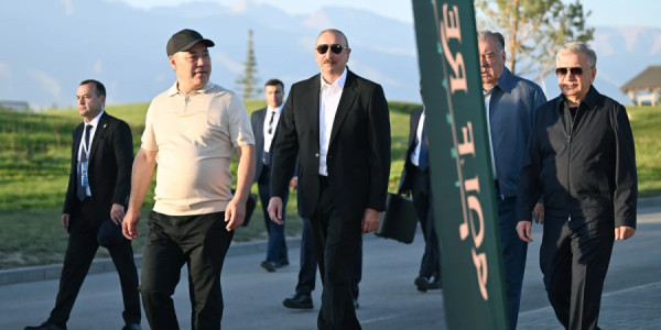 İlham Əliyev Çolpon-Atada üç dövlət başçısı ilə birlikdə Qolf Klubun açılışında iştirak edib