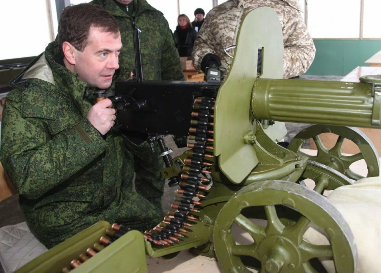 Medvedev: Rusiya çox mühüm mərhələdədir