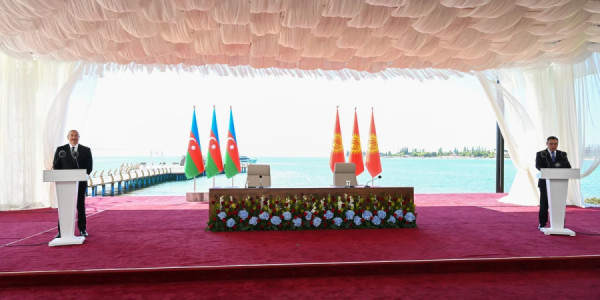 Azərbaycan və Qırğızıstan prezidentləri mətbuata bəyanatlarla çıxış edirlər