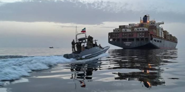 SEPAH Hörmüz boğazında iki tankeri saxladı