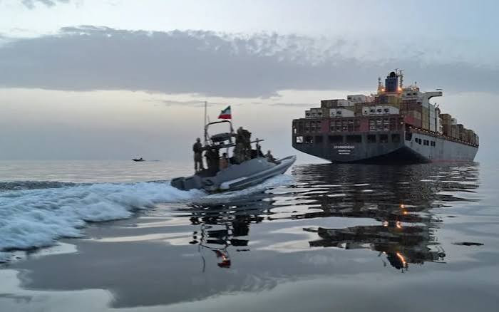SEPAH Hörmüz boğazında iki tankeri saxladı