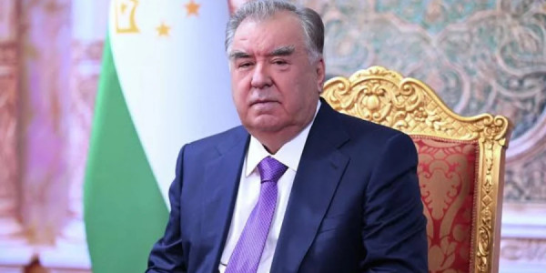 Emoməli Rəhmon Mərkəzi Asiyada iri neft emalı zavodunun tikintisi təşəbbüsü ilə çıxış edib