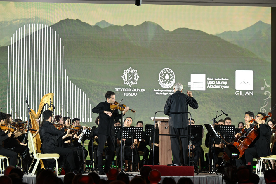 XV Qəbələ Beynəlxalq Musiqi Festivalı çərçivəsində Moldova musiqisi və rəqsləri təqdim olunub