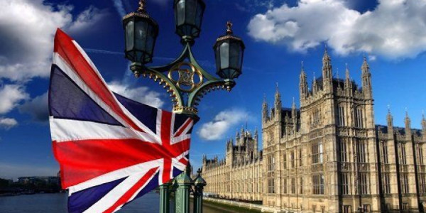 Britaniya sahilləri yaxınlığında Rusiya gəmilərinin fəallığının artdığını açıqlayıb
