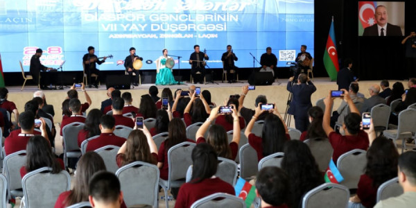 Diaspor Gənclərinin VII Yay Düşərgəsinin açılış mərasimi konsert proqramı ilə davam edib
