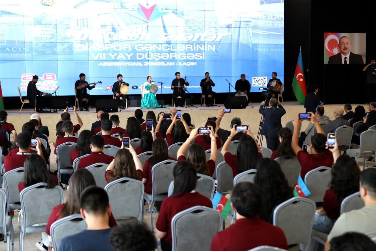 Diaspor Gənclərinin VII Yay Düşərgəsinin açılış mərasimi konsert proqramı ilə davam edib